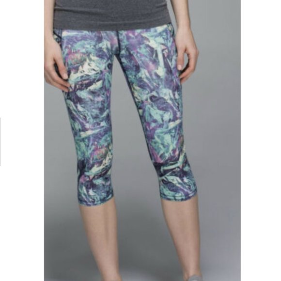 lululemon athletica Pants - Lululemon 6 Run Top Speed Crop II Capri 25” Iridescent Multi Legging Tights
